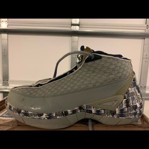 Air Jordan XV se Georgetown Edition size 9